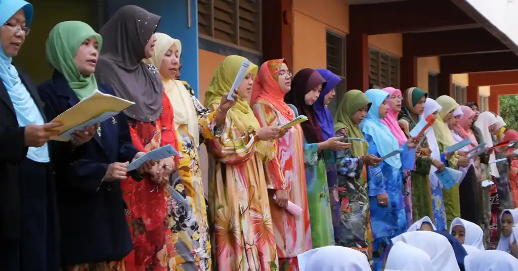 Peranan Guru Sekolah Bantuan Telefon Pintar B40 Peranan Guru Sekolah Bantuan Telefon Pintar B40