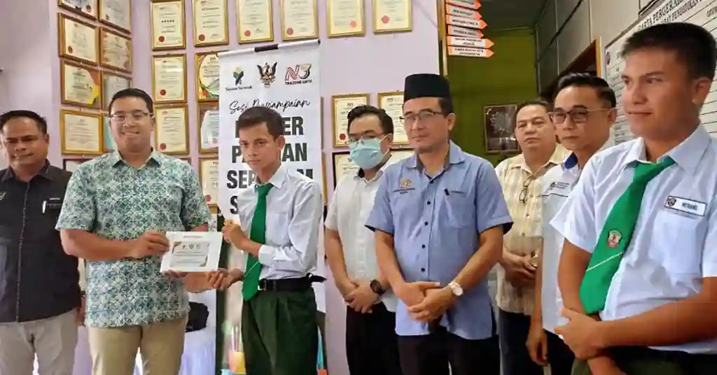 Apa Itu Bantuan Pakaian Seragam Sekolah Apa Itu Bantuan Pakaian Seragam Sekolah