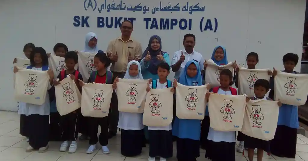 Jenis Bantuan Pakaian Seragam Sekolah yang Tersedia Jenis Bantuan Pakaian Seragam Sekolah yang Tersedia