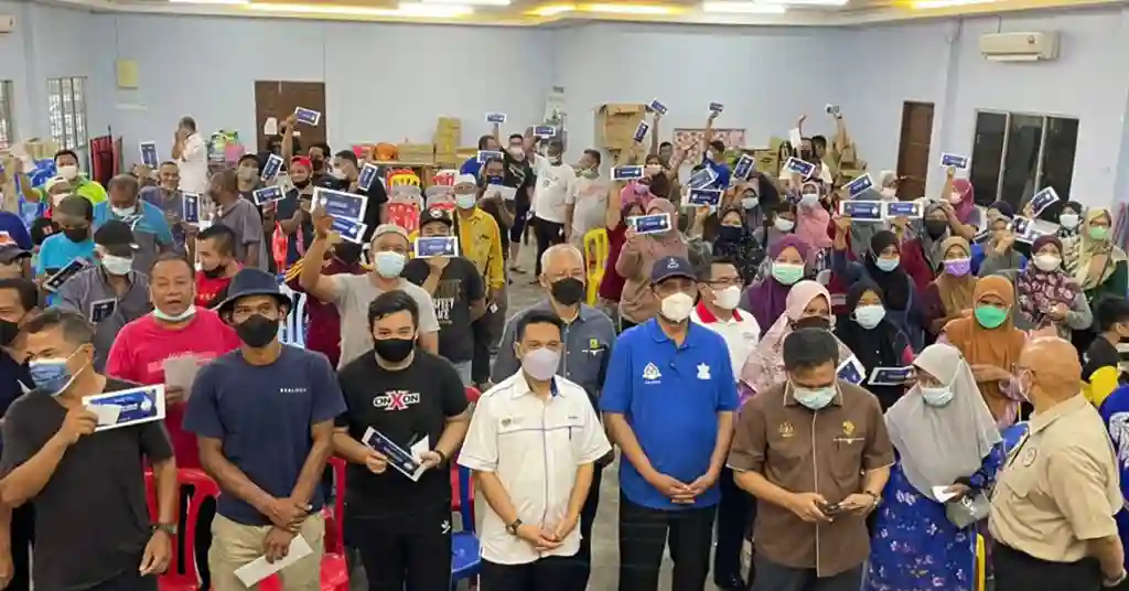 Kesan Bantuan Yayasan Pahang RM500 Kesan Bantuan Yayasan Pahang RM500