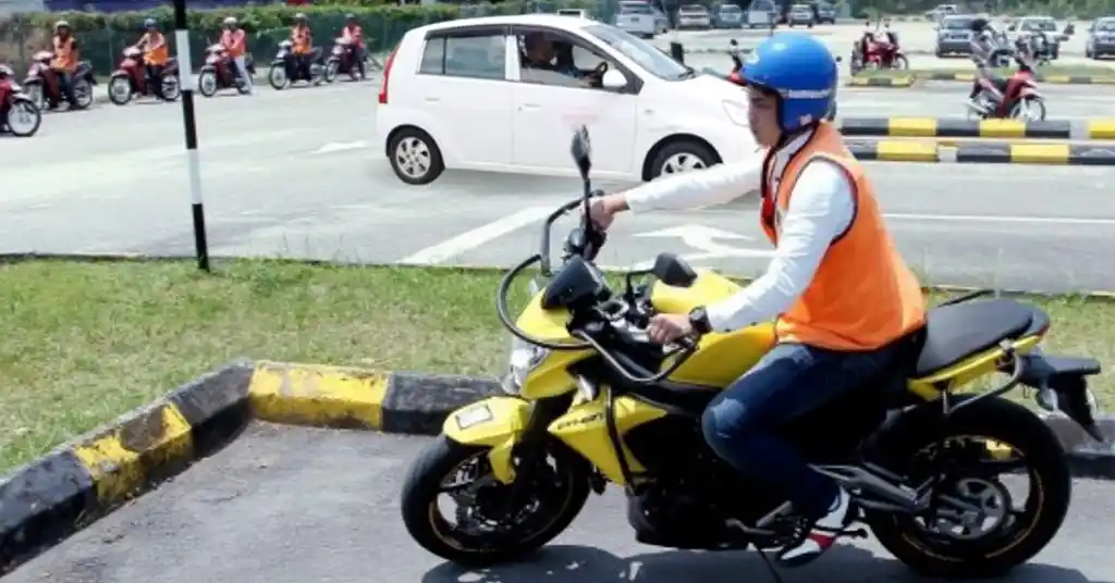Syarat Kelayakan Bantuan Lesen Memandu Percuma Syarat Kelayakan Bantuan Lesen Memandu Percuma