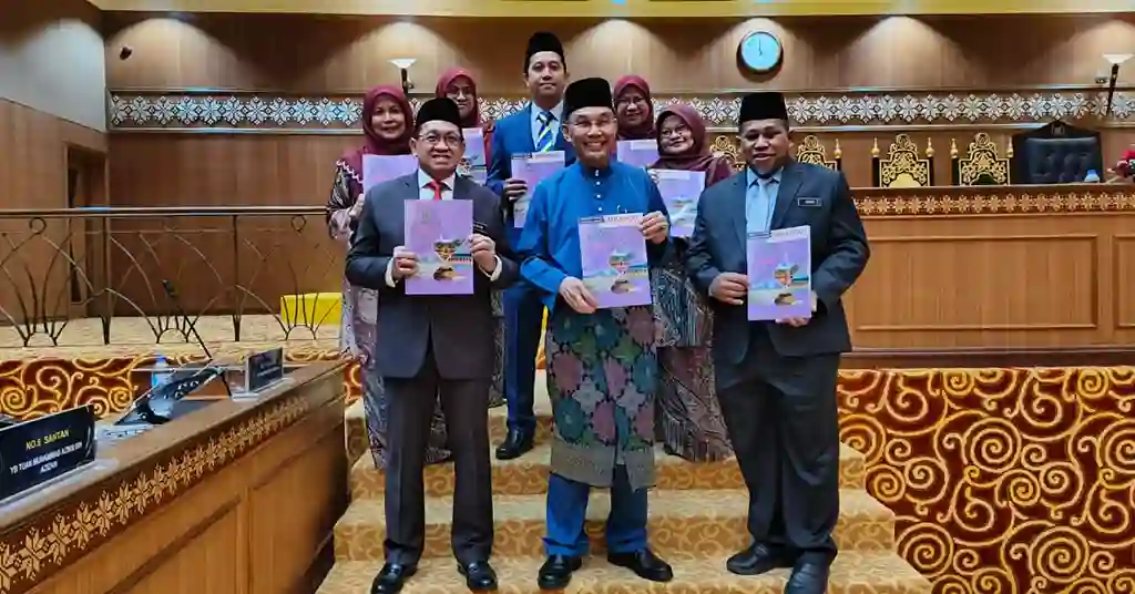 Perbandingan dengan Sektor Swasta Perbandingan dengan Sektor Swasta